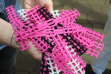 Die Life Science Factory hat Maskenhalterungen im 3D-Drucker hergestellt. (Bild: Life Science Factory)